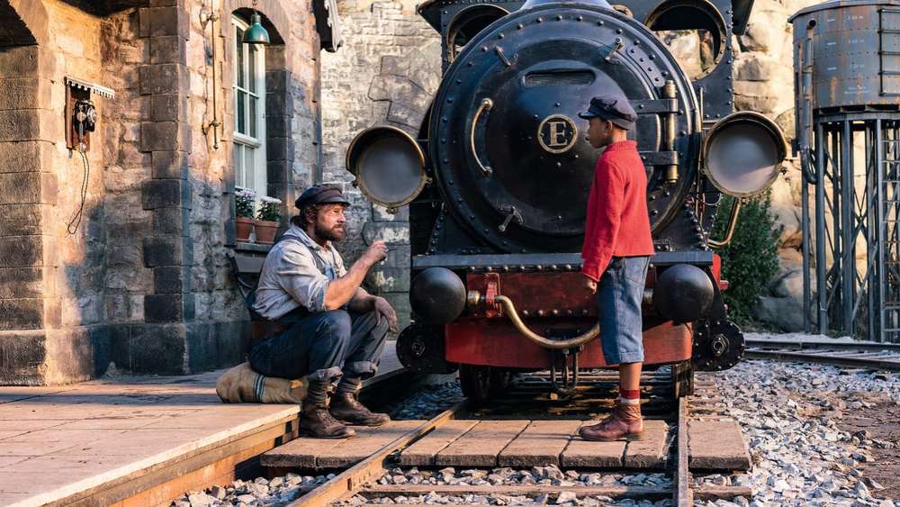 جیم دگمه و لوکاس لوکوموتیوران